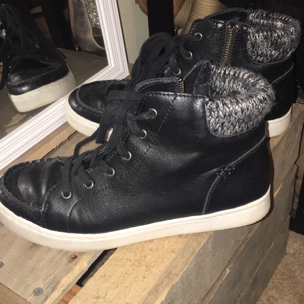 Black shoes almost brand new